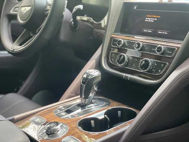 23:Bentley Bentayga V8, SUV, Glacier White, Thomas Exclusive Cars GmbH