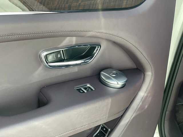 15:Bentley Bentayga V8, SUV, Glacier White, Thomas Exclusive Cars GmbH