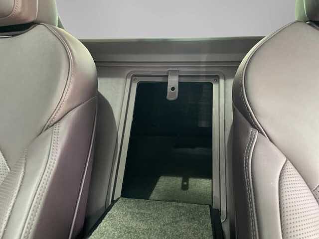 18:Bentley Bentayga V8, SUV, Glacier White, Thomas Exclusive Cars GmbH